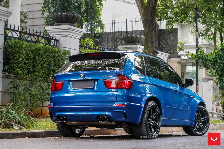  BMW X5 M on Vossen Wheels (HF-1) 2018 года  (фото 7 из 9)